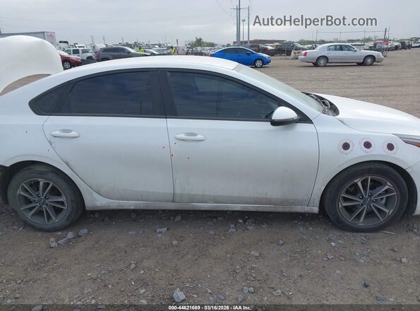 3KPF24AD7RE739237 2024 KIA FORTE Белый Панорамный вид салона 360°