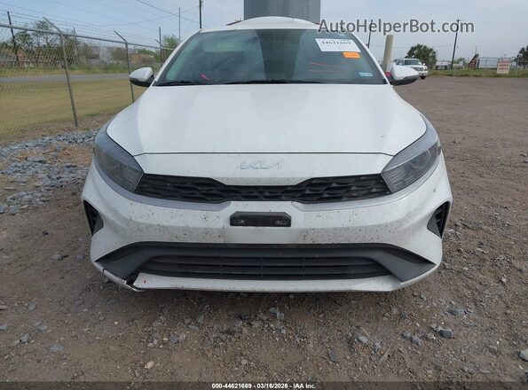 3KPF24AD7RE739237 2024 KIA FORTE Белый Вид задней части салона