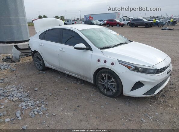 3KPF24AD7RE739237 2024 KIA FORTE Белый Передняя правая четверть