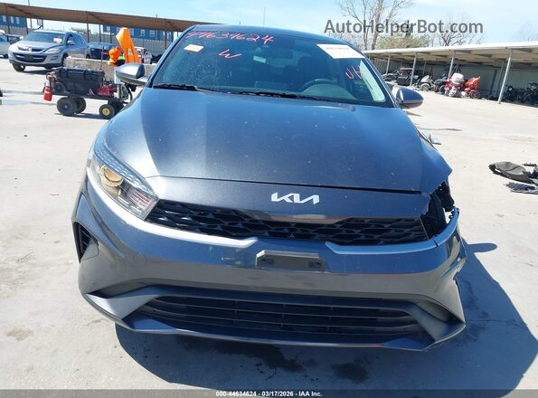 3KPF24AD7RE841072 2024 KIA FORTE Gray Вид задньої частини салону