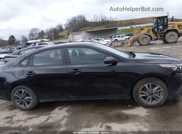3KPF24AD8PE589278 2023 KIA FORTE Black Widok wnętrza z tyłu