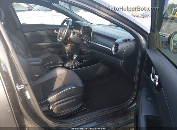 3KPF34AD3ME354926 2021 KIA FORTE Серый Вид салона спереди