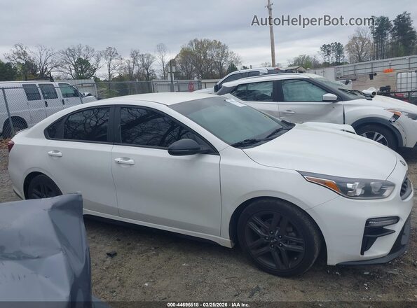 3KPF34AD3ME368132 2021 KIA FORTE White Вид задньої частини салону