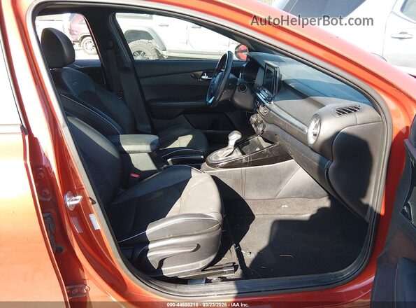 3KPF34ADXLE141602 2020 KIA FORTE Красный Вид салона спереди