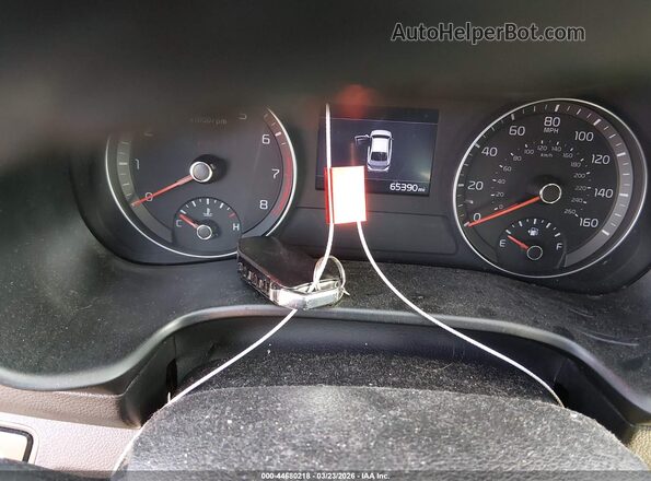 3KPF34ADXLE141602 2020 KIA FORTE Красный Вид панели приборов