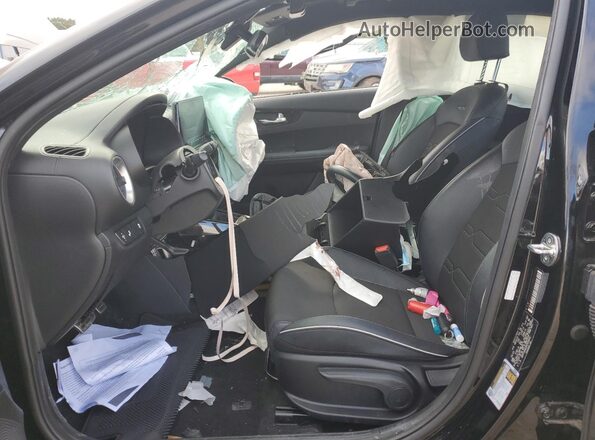 3KPF54AD0PE609434 2023 KIA FORTE Черный Вид салона спереди