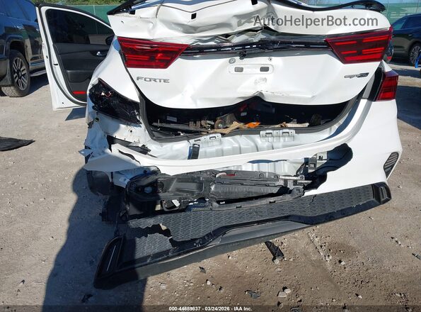 3KPF54AD8NE439403 2022 KIA FORTE Белый Вид спереди