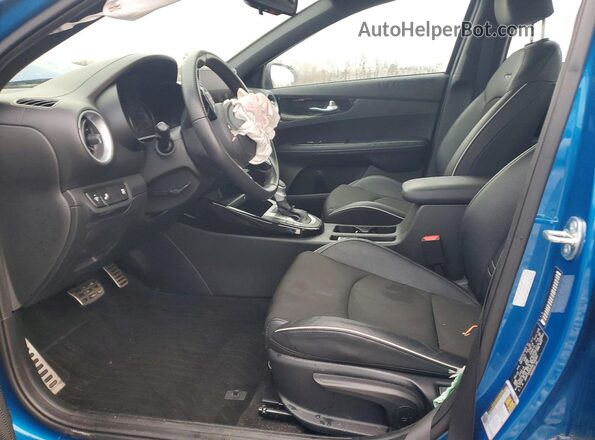 3KPF54AD8RE704049 2024 KIA FORTE Синий Вид салона спереди