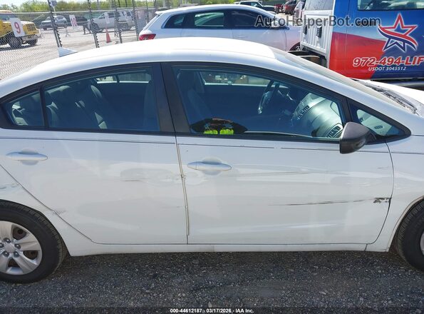 3KPFK4A73JE182535 2018 KIA FORTE White Widok wnętrza z tyłu