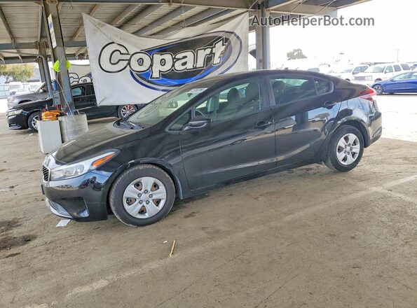 3KPFK4A76JE274075 2018 KIA FORTE Черный Передняя левая четверть