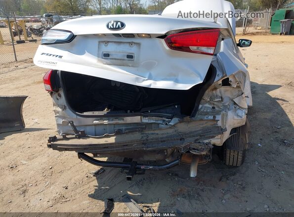 3KPFK4A79HE112421 2017 KIA FORTE Silver Widok z przodu