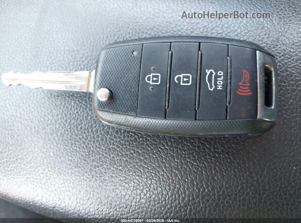 3KPFK4A79HE112421 2017 KIA FORTE Silver Widok deski rozdzielczej