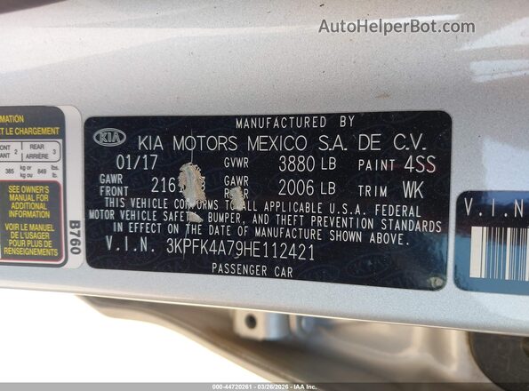 3KPFK4A79HE112421 2017 KIA FORTE Silver Widok komory silnika
