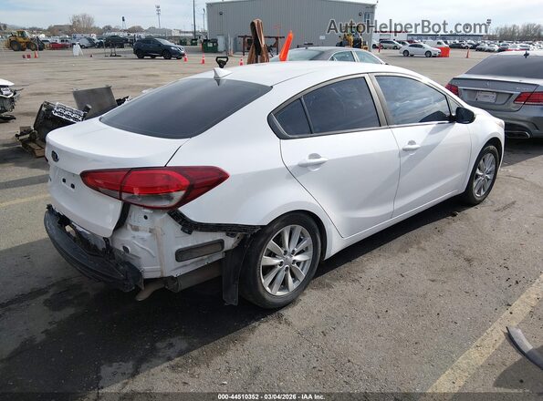 3KPFL4A70HE035192 2017 KIA FORTE Белый Задняя правая четверть