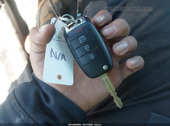 3KPFL4A72HE033458 2017 KIA FORTE Серый Вид панели приборов