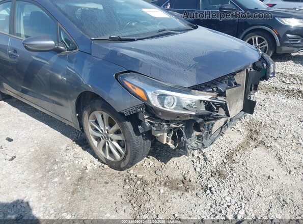 3KPFL4A72HE033458 2017 KIA FORTE Серый Вид задней части салона