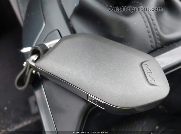3KPFT4DE4SE169446 2025 KIA K4 Gray Вид панелі приладів