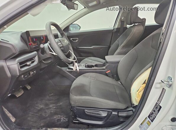 3KPFT4DE6TE255231 2026 KIA K4 Белый Вид салона спереди