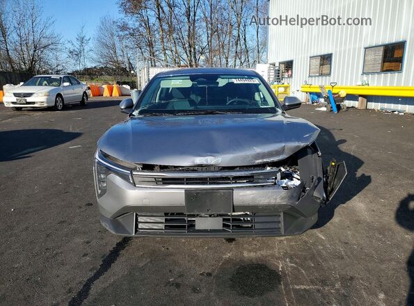 3KPFT4DEXSE013461 2025 KIA K4 Серый Вид спереди