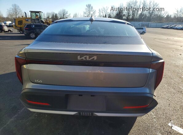 3KPFT4DEXSE013461 2025 KIA K4 Серый Вид сзади