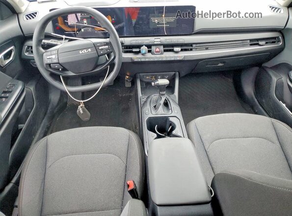 3KPFT4DEXSE013461 2025 KIA K4 Серый Вид панели приборов