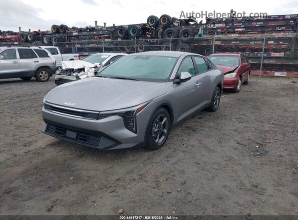 3KPFT4DEXSE029529 2025 KIA K4 Gray Передня ліва чверть