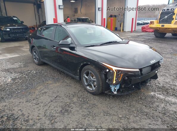 3KPFT4DEXSE153378 2025 KIA K4 Черный Передняя правая четверть
