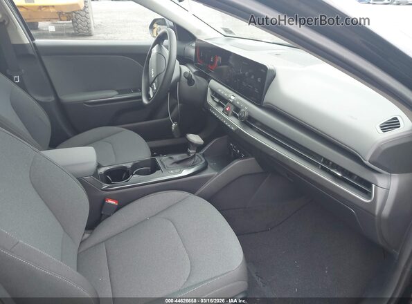 3KPFT4DEXSE153378 2025 KIA K4 Черный Вид салона спереди