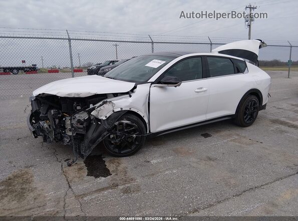 3KPFW4DC7SE069816 2025 KIA K4 Белый Передняя левая четверть