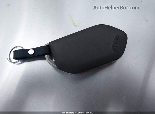 3KPFW4DC7SE069816 2025 KIA K4 Белый Вид панели приборов