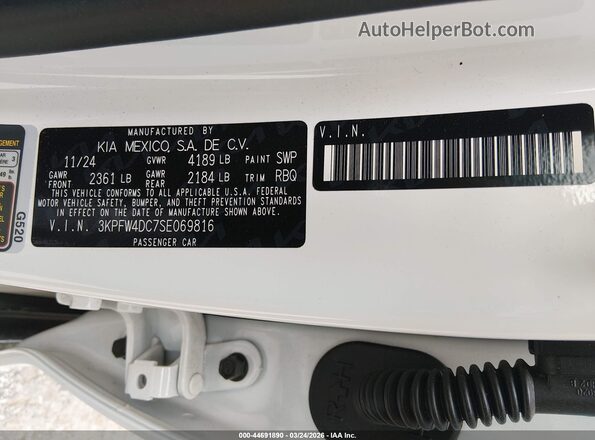 3KPFW4DC7SE069816 2025 KIA K4 Белый Вид подкапотного пространства