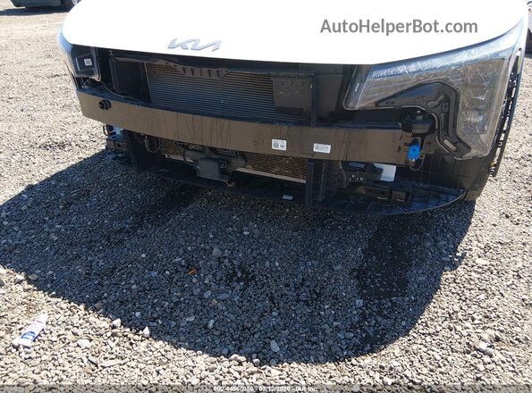 3KPFW4DE2SE122987 2025 KIA K4 White Widok z przodu