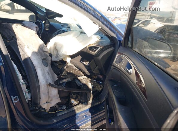 3LN6L5F95JR615662 2018 LINCOLN MKZ Dark Blue Widok wnętrza z przodu