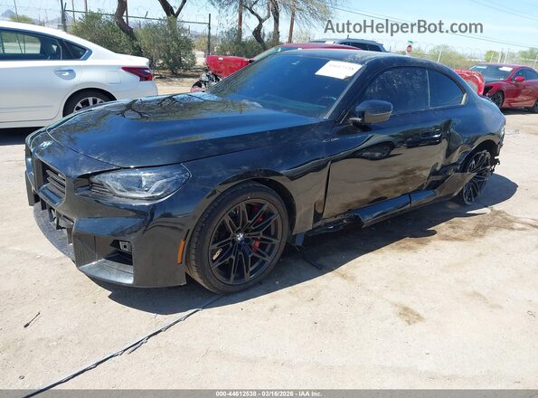 3MF23DM09S8F03985 2025 BMW M2 Black წინა მარცხენა ხედი სამი მეოთხედიდან