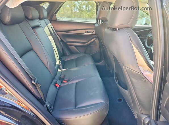 3MVDMBBL7NM403906 2022 MAZDA CX-30 Black Widok wnętrza z tyłu