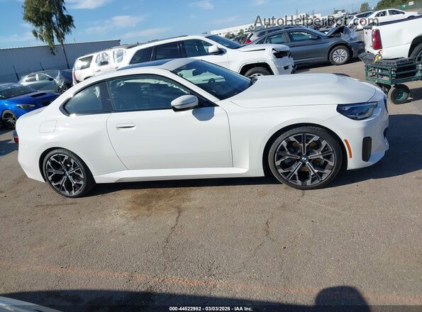 3MW23CM00S8F24122 2025 BMW OTHER Белый Вид задней части салона