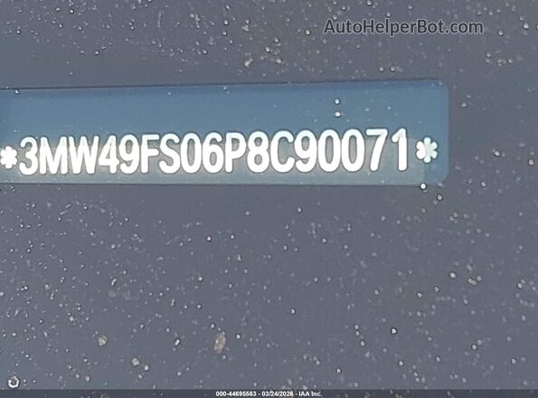 3MW49FS06P8C90071 2023 BMW M3 Black Vista del compartimento del motor