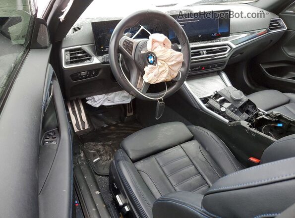 3MW53CM05P8D02602 2023 BMW M2 Фиолетовый Вид панели приборов