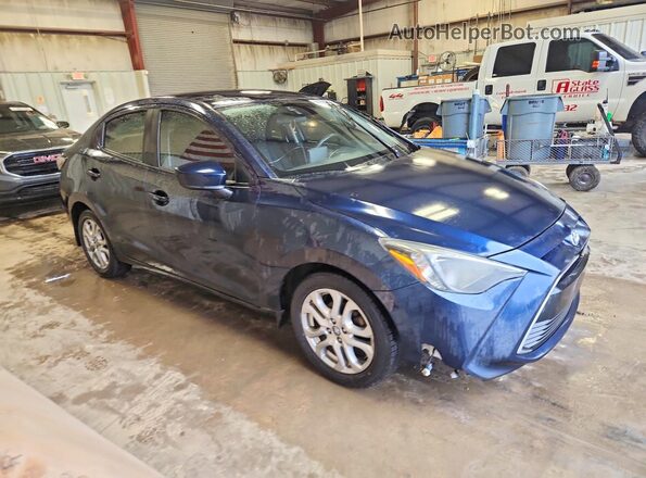 3MYDLBYV0JY319119 2018 TOYOTA YARIS Синий Передняя правая четверть