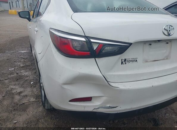 3MYDLBYV1HY195002 2017 TOYOTA YARIS IA White Widok z przodu