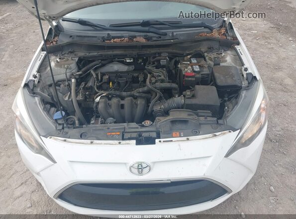 3MYDLBYV1HY195002 2017 TOYOTA YARIS IA White Widok z tyłu