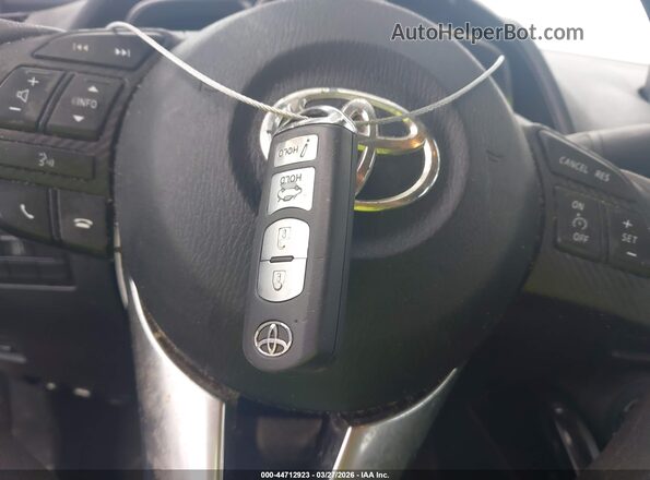 3MYDLBYV1HY195002 2017 TOYOTA YARIS IA White Widok deski rozdzielczej