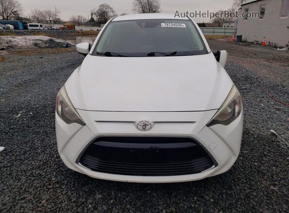 3MYDLBYV2HY175583 2017 TOYOTA YARIS White Вид спереду