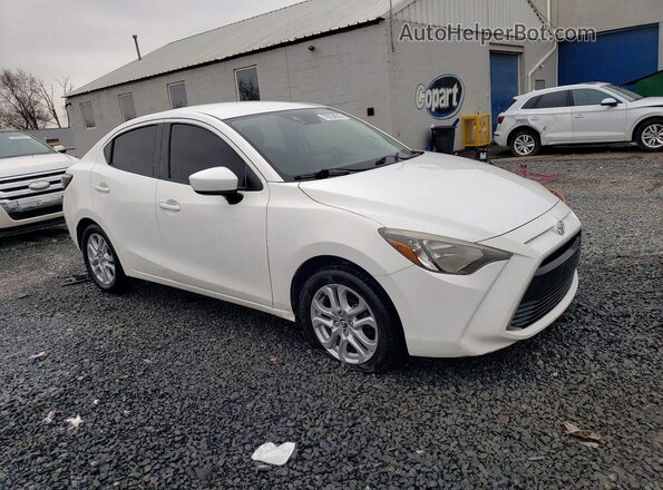 3MYDLBYV2HY175583 2017 TOYOTA YARIS White Передня права чверть