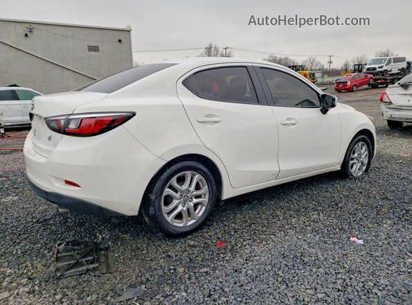 3MYDLBYV2HY175583 2017 TOYOTA YARIS White Задня права чверть