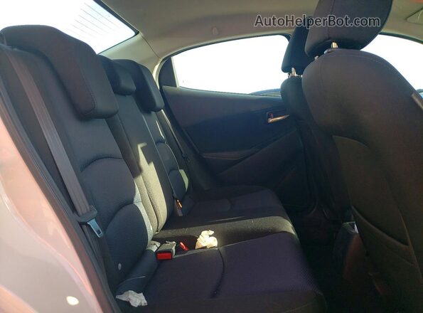 3MYDLBYV2HY181397 2017 TOYOTA YARIS White Rear seats view