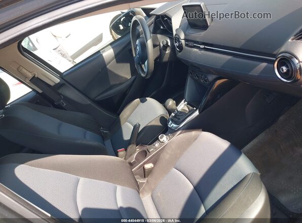 3MYDLBYV2HY183389 2017 TOYOTA YARIS IA Light Blue Widok wnętrza z przodu