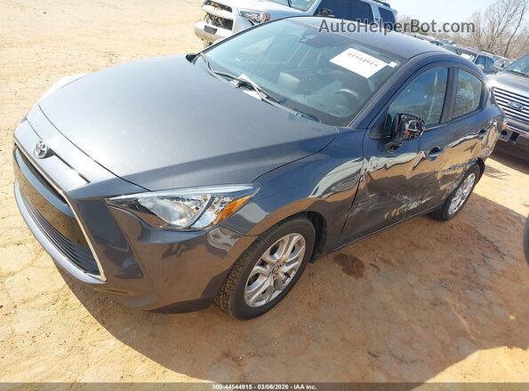 3MYDLBYV2HY183389 2017 TOYOTA YARIS IA Light Blue Przód lewy