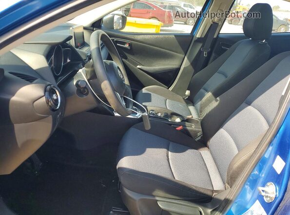 3MYDLBYV2HY184316 2017 TOYOTA YARIS Blue Vista interior delantera