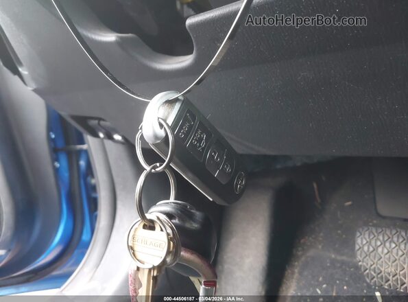 3MYDLBYV2JY325018 2018 TOYOTA YARIS IA Синий Вид панели приборов